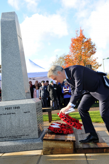 James Cartlidge MP laying wreath at Capel St Mary